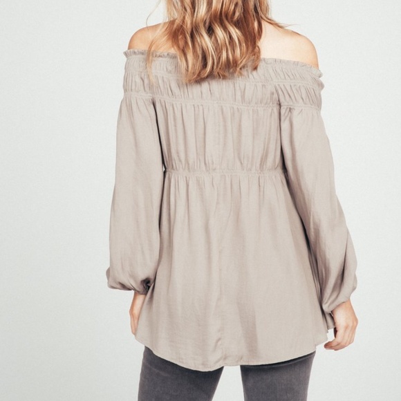 Vestique Off the Shoulder Top - Picture 5 of 8